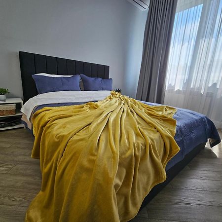 3 Room Gagarin Park Residential Complex Near Mega Shopping Mall Almaty Luaran gambar